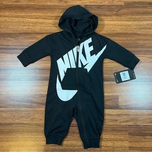 Nike hoodie Onsie Black and White 6M NWT - Please read below